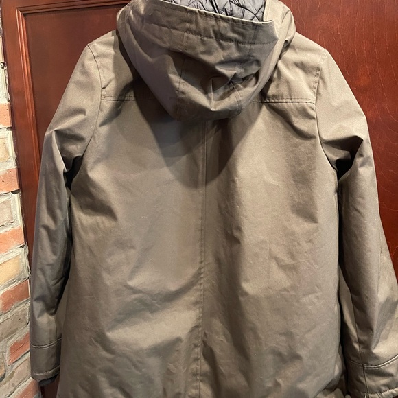 EUC Woman’s XS UGG winter coat - Picture 4 of 7